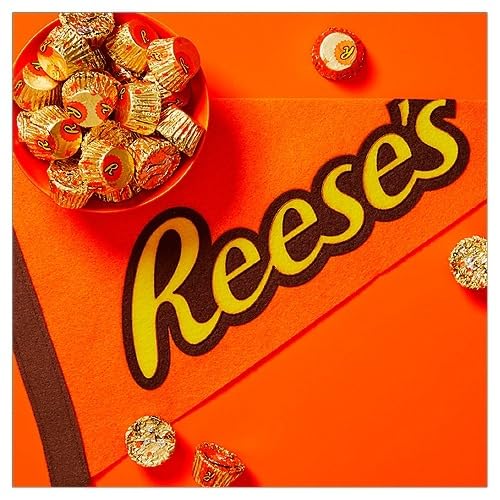 Indulge in Sweet Bliss with Reese's Chocolate Peanut Butter Cup Candy Miniatures - Perfect Party Bag with 966g of Irresistible Treats