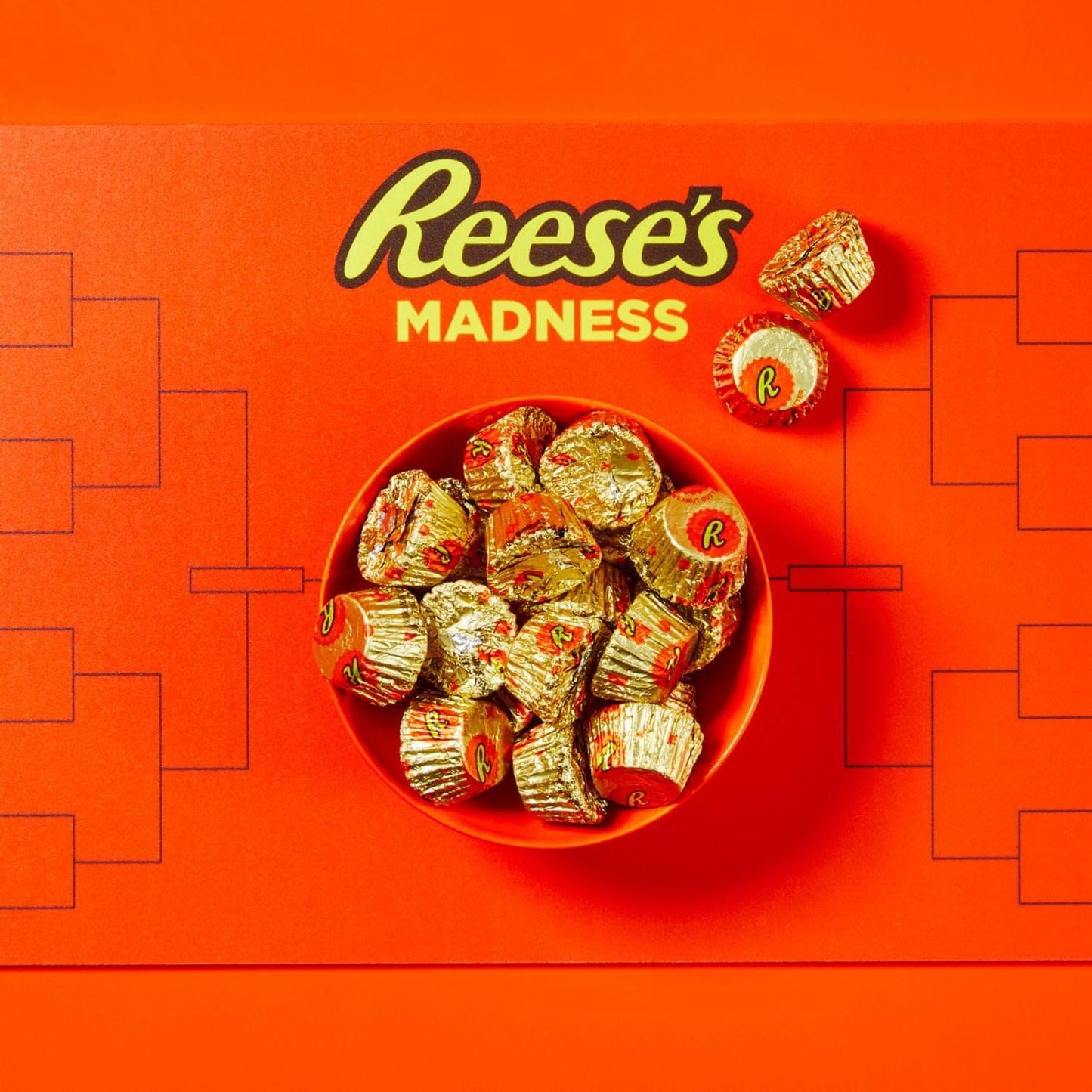 Indulge in Sweet Bliss with Reese's Chocolate Peanut Butter Cup Candy Miniatures - Perfect Party Bag with 966g of Irresistible Treats