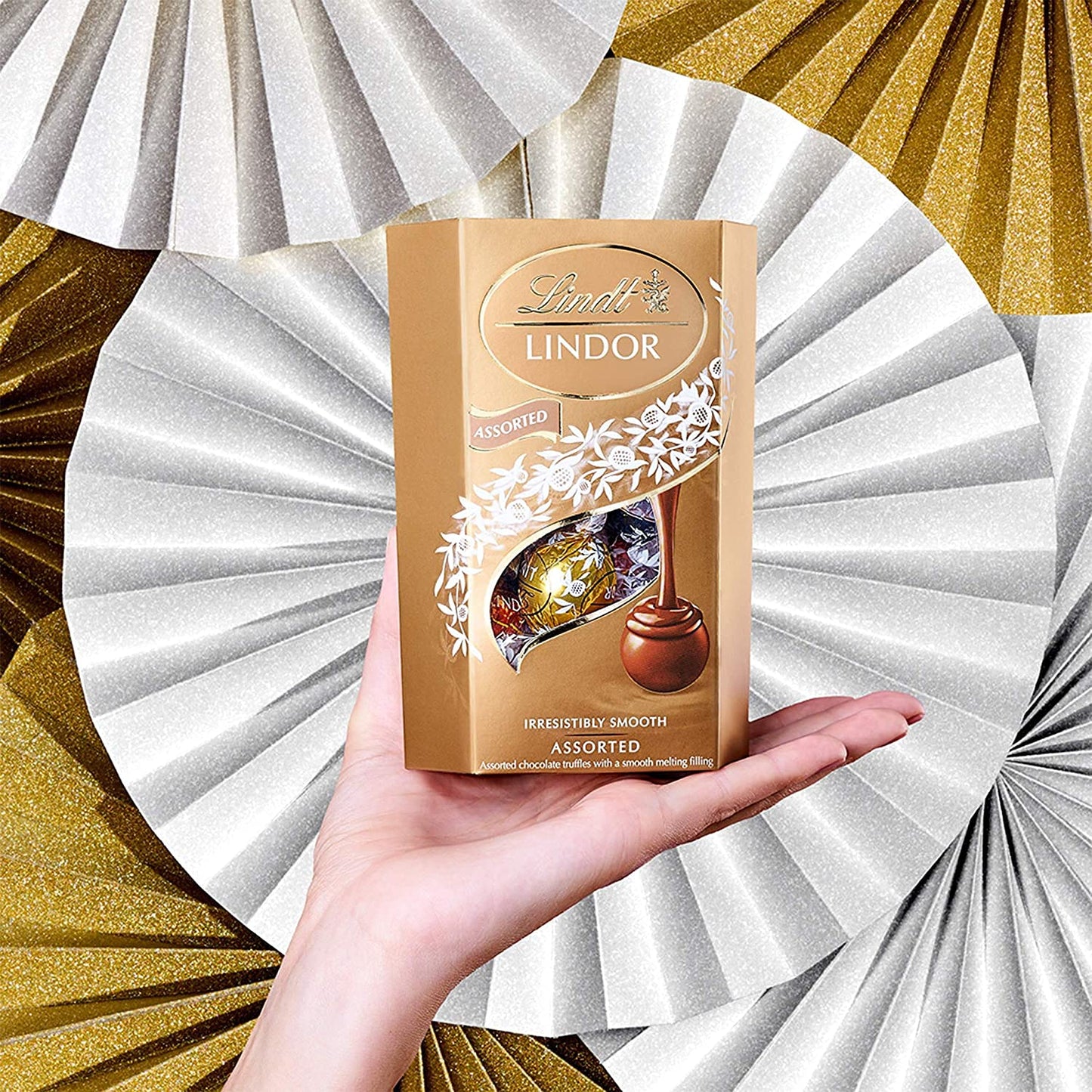 Lindt LINDOR Assorted Chocolate Truffles, 7.05 oz / 200 g