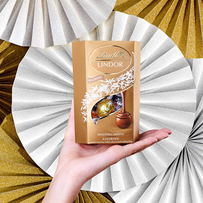 LINDT LINDOR Assorted Chocolates Box - 137.5gram - Perfect to Share - Chocolate Balls with a Smooth Melting Filling