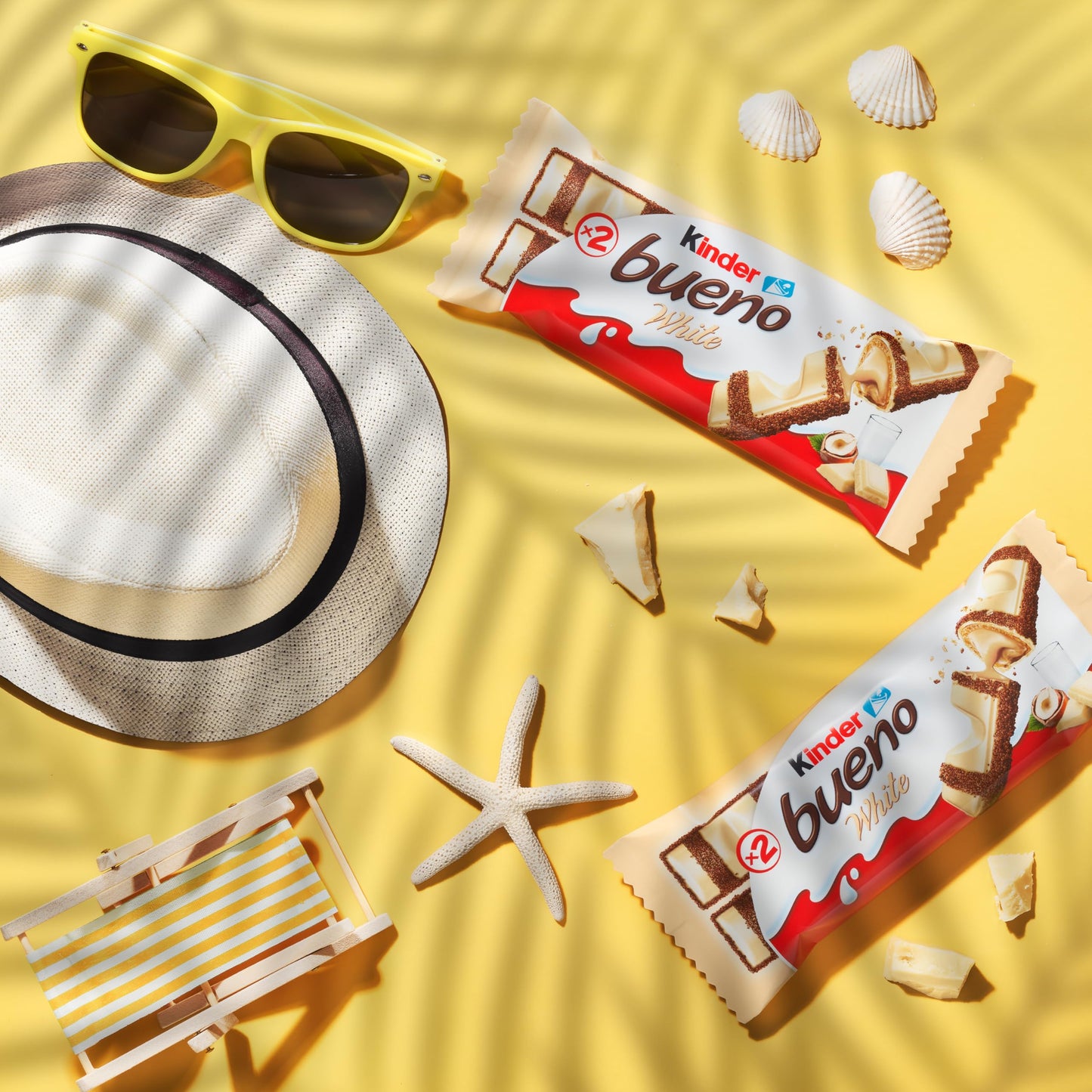 Kinder Bueno White Chocolate with Hazelnut (Pack of 3)39g - Treat yourself to the delicious combination of white chocolate and hazelnuts with Kinder Bueno, pack of 3, 39g each.